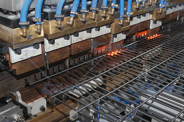 Weiterentwickelte automatische Schaltschweißmaschine für Wire Mesh Deck Shelf Production Line 6