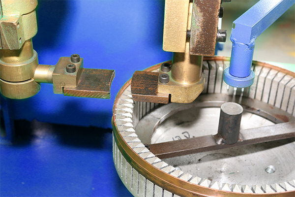 Automatische Punktschweißmaschine für Innenringe mit präziser Drahtverteilung 6