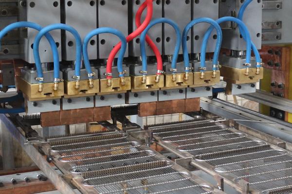 Produktionslinie für Kühlschrank-Drahtrohrkondensatoren, Schweiß- und Biegemaschine 4