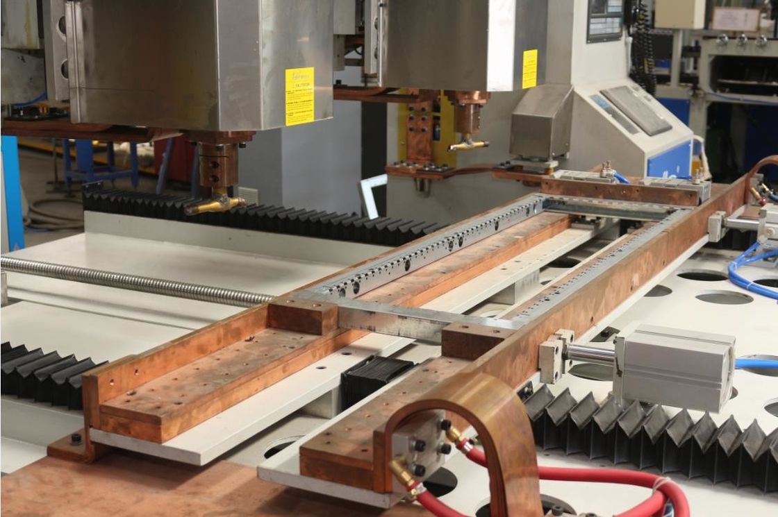 Hwashi Security Edelstahlplatten Türplatte Mehrpunkte Automatische mobile Spotschweißmaschine