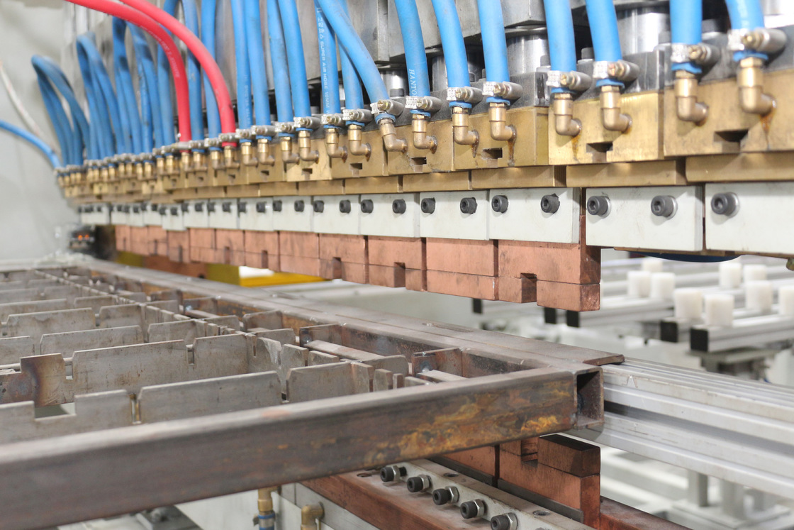 Hwashi Automatische Multiple Head Wire Mesh Spot Schweißmaschine für Einkaufswagen